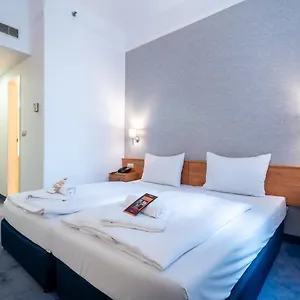 Hotel East, Budapeste